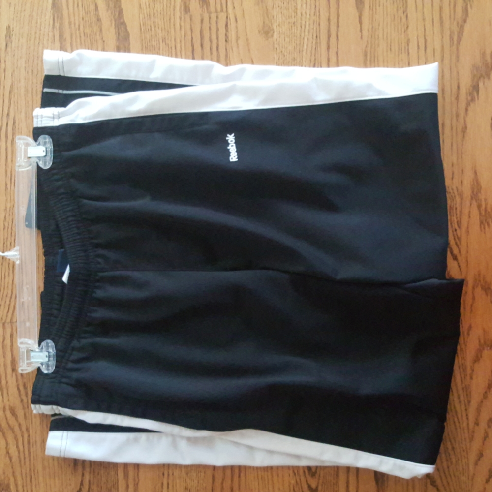 Men's NOWT REEBOK black w/ white trim MEDIUm jogging pants w/ side pockets